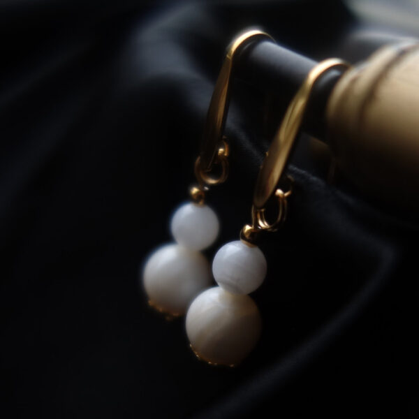 White Shell Earrings Seashell Beads Hypoallergic Stainless Steel