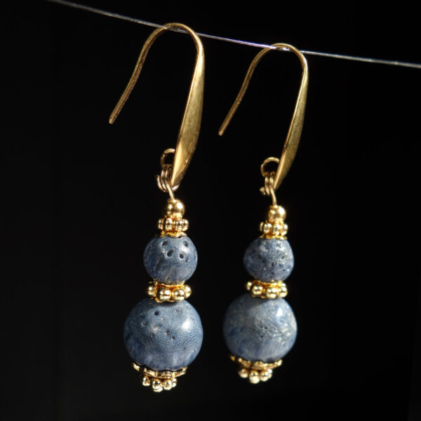 blue-coral-beaded-earrings-handmade-pvd-plated-stainless-steel-02706-1