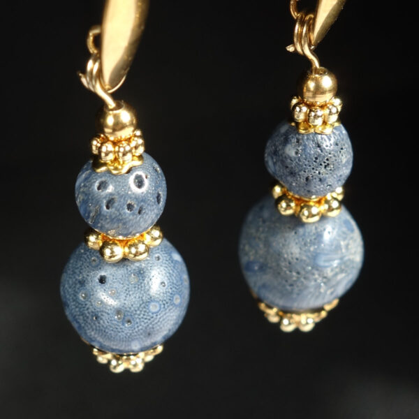 blue-coral-beaded-earrings-handmade-pvd-plated-stainless-steel-02708-1