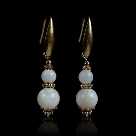 mother-of-pearl-trochus-shell-white-beads-earrings-pvd-plated-stainless-steel-02622-0