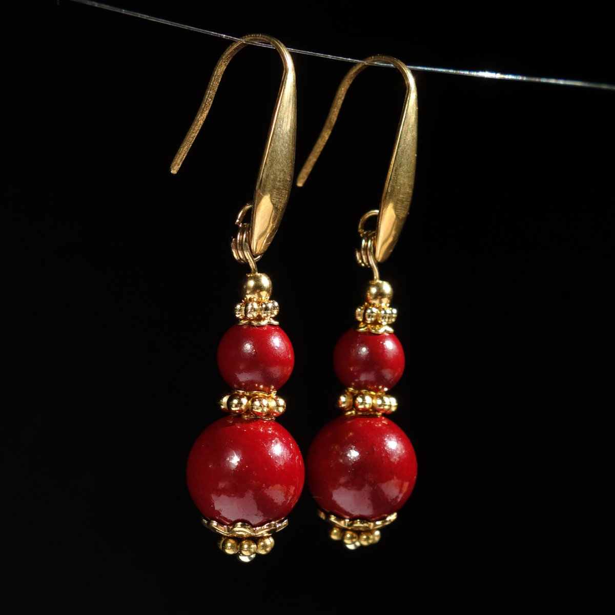 vermilon-cinnabar-sulfur-in-resin-semi-precious-stone-earrings-pvd-plated-stainless-steel-02576-1