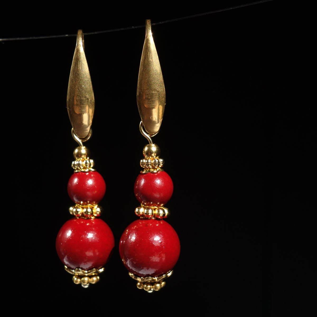 vermilon-cinnabar-sulfur-in-resin-semi-precious-stone-earrings-pvd-plated-stainless-steel-02579-1