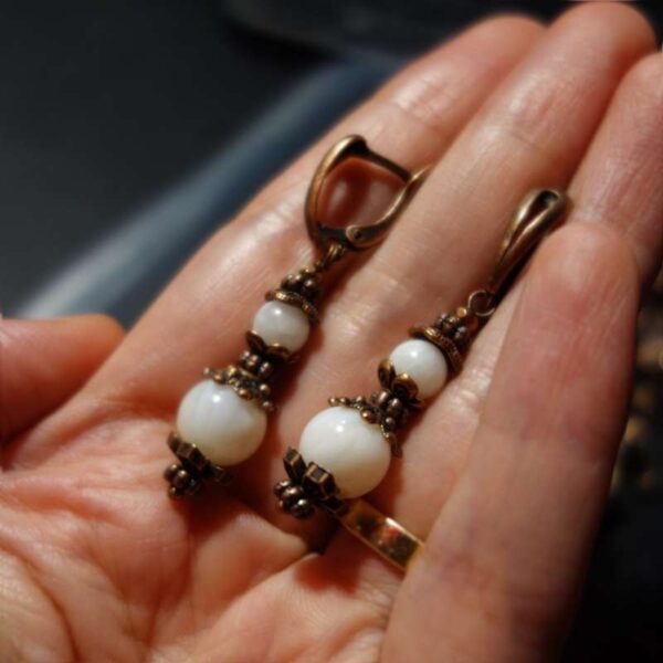 White Trochus Shell Earrings Natural Seashell Beads Antique Copper Style Brass English Lock Hook