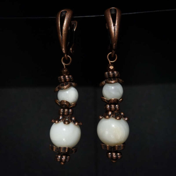 White Trochus Shell Earrings Natural Seashell Beads Antique Copper Style Brass English Lock Hook