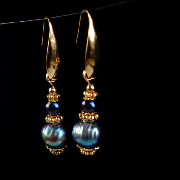 Black-Pearl-Earrings-Cultivated-Freshwater-Pearl-hypoallergic-pvd-plated-stainless-steel-hooks-findings-00265-1