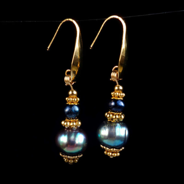 Black-Pearl-Earrings-Cultivated-Freshwater-Pearl-hypoallergic-pvd-plated-stainless-steel-hooks-findings-00266-1