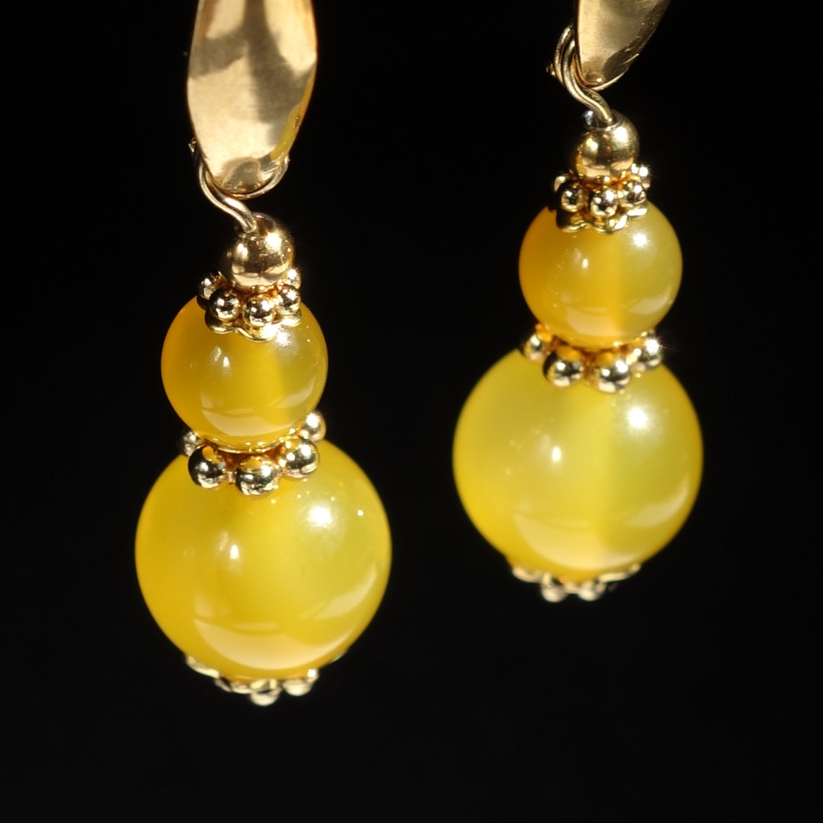 Honey-Agate-Earrings-semi-precious-stone-beads-PVD-plated-gold-finish-stainless-steel-02935-1