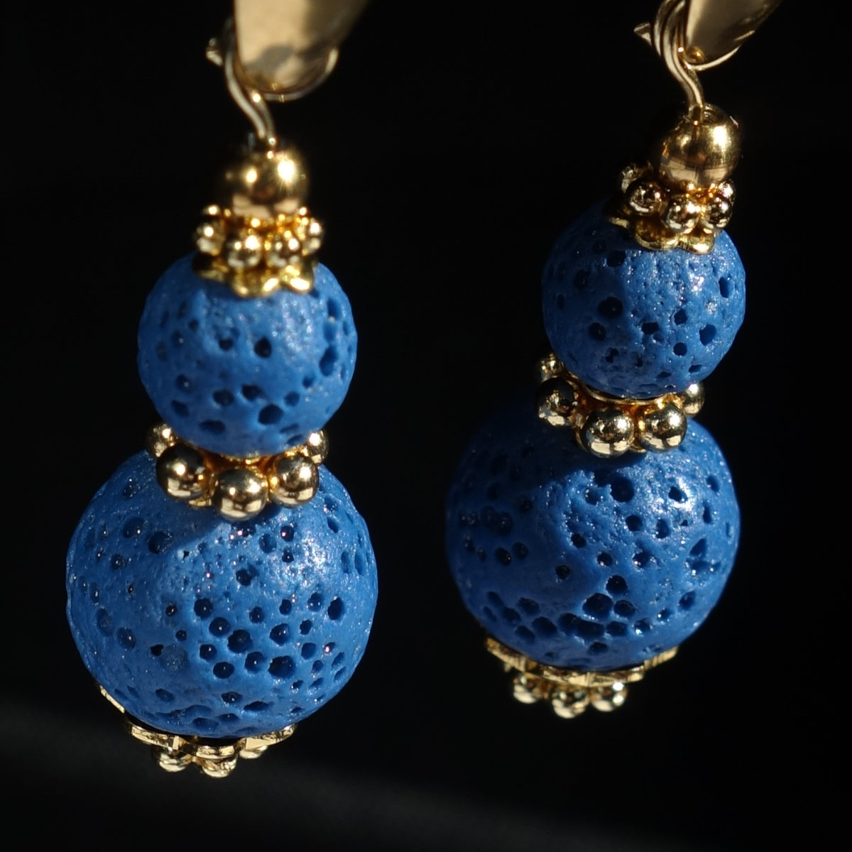 dark-blue-lava-stone-earrings-dyed-natural-basalt-beads-pvd-plated-stainless-steel-18k-finish-03290-1