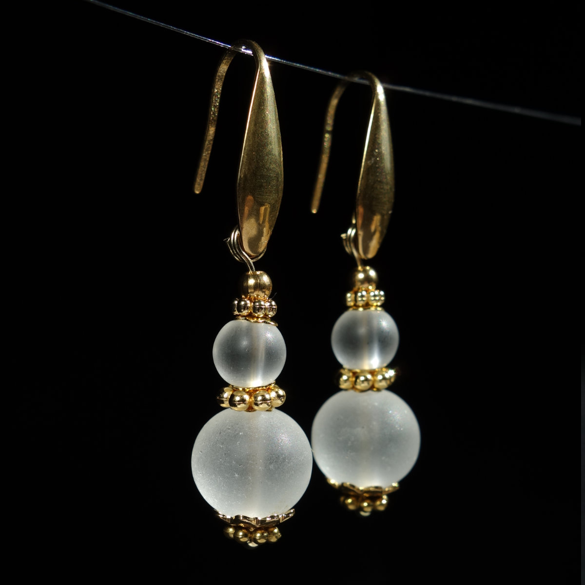 frost-rock-crystal-earrings-matte-white-quartz-semi-precious-gemstones-pvd-plated-stainless-steel-18k-gold-finish-03469-1