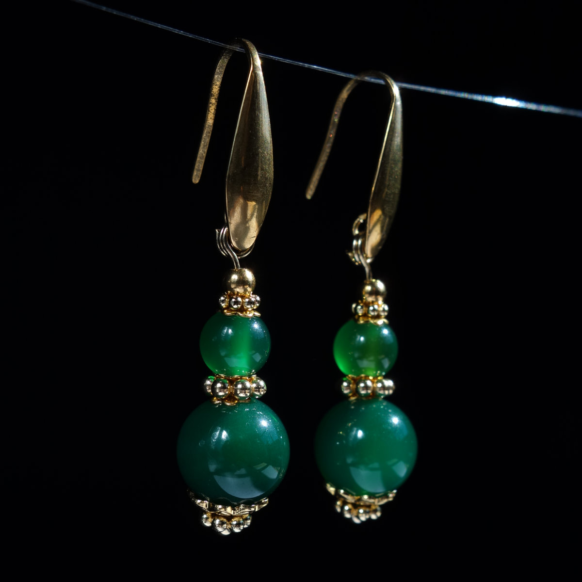 green-agate-dro-earrings-semi-precious-gem-beads-pvd-plated-stainless-steel-02971-1