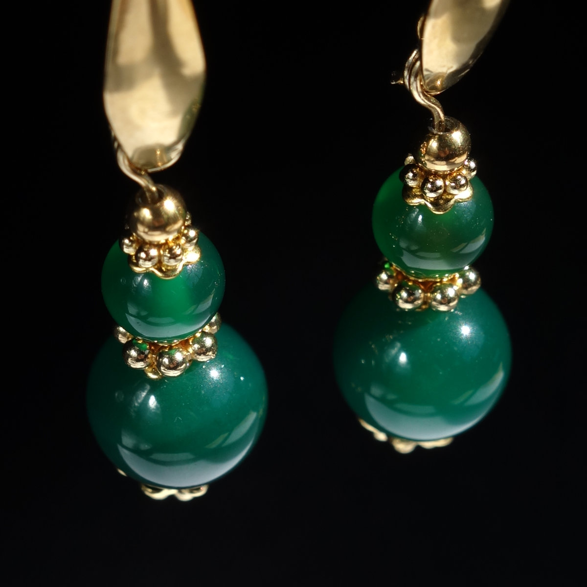 green-agate-dro-earrings-semi-precious-gem-beads-pvd-plated-stainless-steel-02980-1