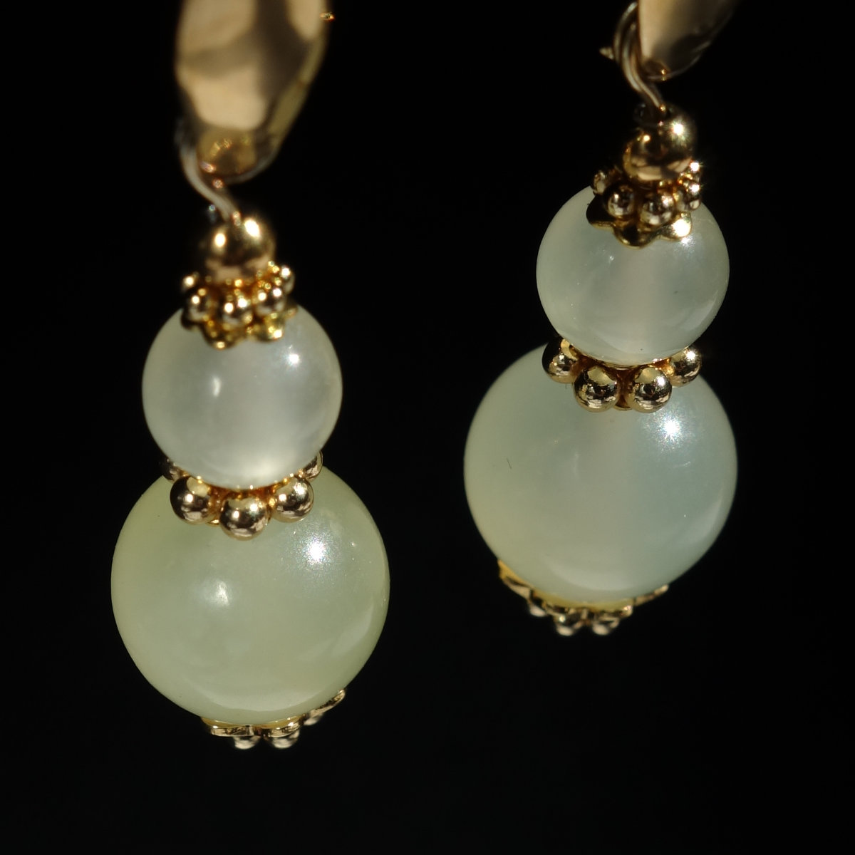 limeade-chalcedony-earrings-semi-precious-gemstone-beads-pvd-plated-18k-gold-finish-stainless-steel-03053-1