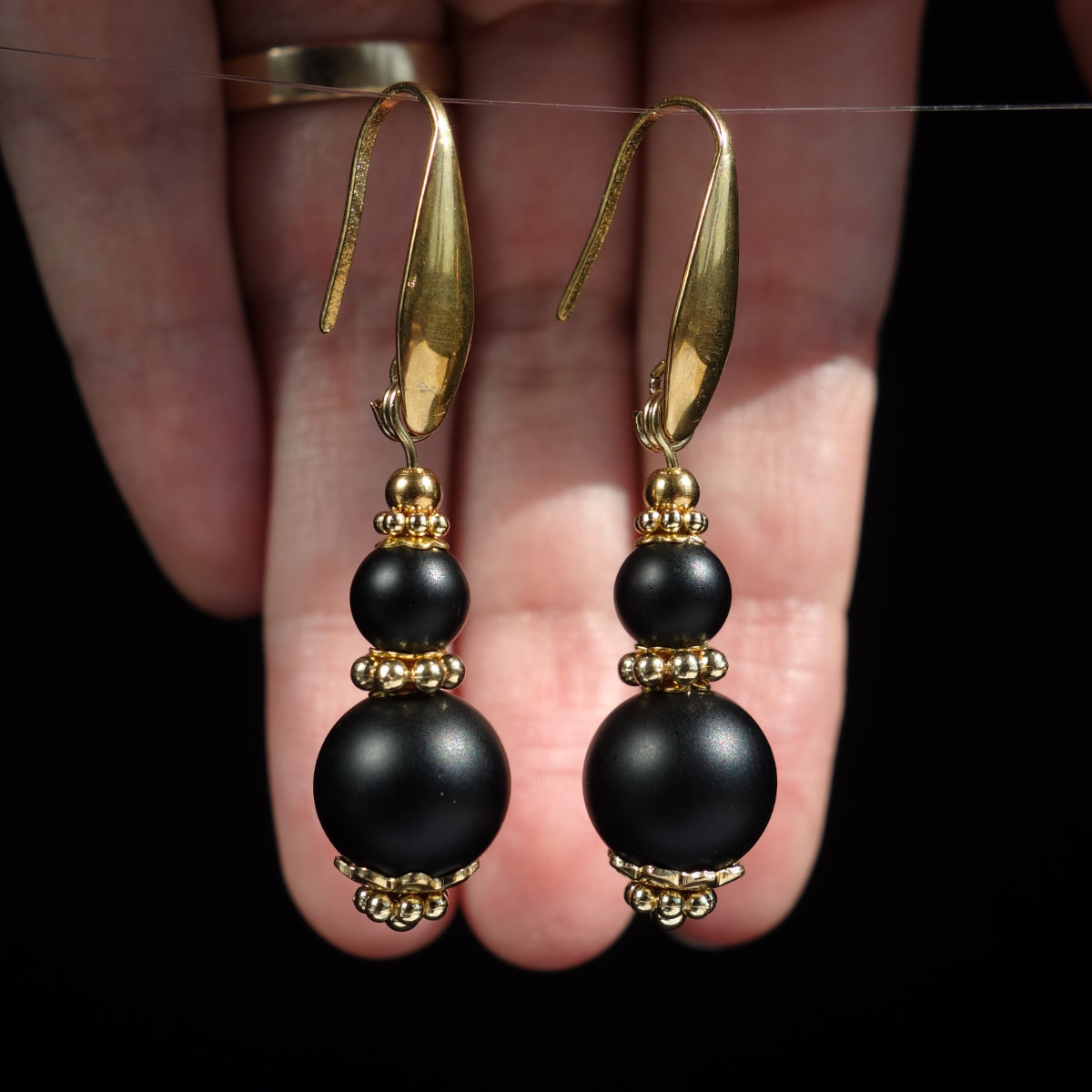 matte-black-onyx-earrings-semi-precious-stone-pvd-plated-stainless-steel-18k-gold-finish-03566-2