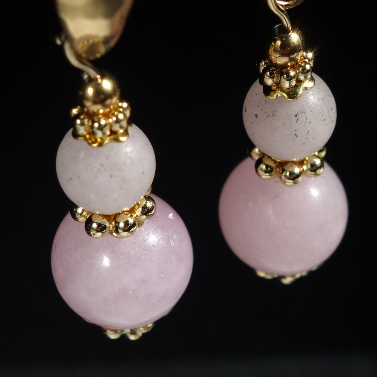 matte-morganite-pink-chalcedony-earrings-frosted-semi-precious-gemstones-pvd-plated-gold-finish-stainless-steel-03107-1