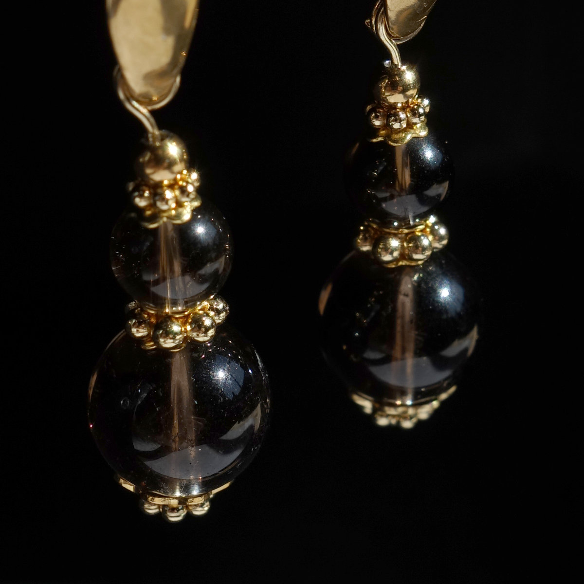 smoky-quartz-earrings-semi-precious-gemstone-beads-pvd-plated-stainless-steel-18k-gold-finish-03658-1