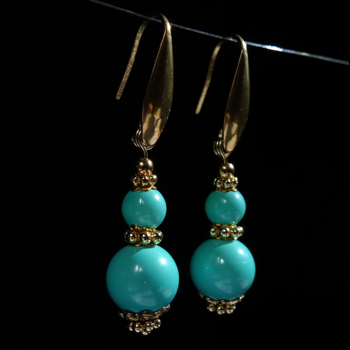 verdigris-blue-shell-earrings-natural-beads-pvd-plated-18k-gold-finish-stainless-steel-03017-1