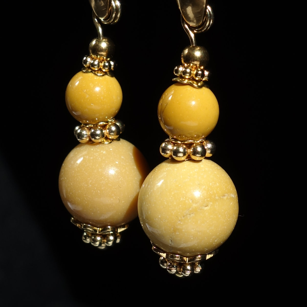 yellow-mookaite-jasper-earrings-semi-precious-gemstones-pvd-plated-stainless-steel-02945-1