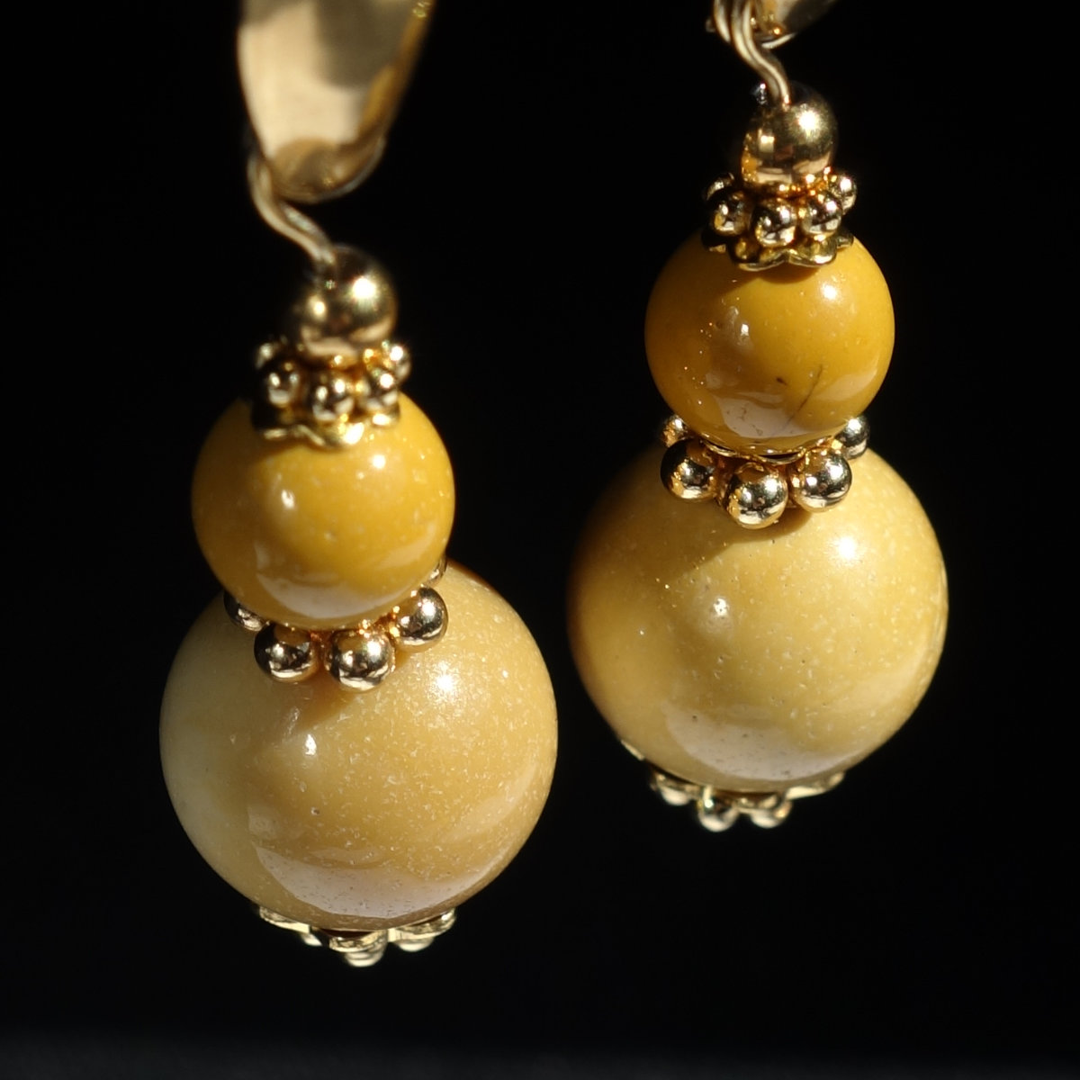 yellow-mookaite-jasper-earrings-semi-precious-gemstones-pvd-plated-stainless-steel-02948-1