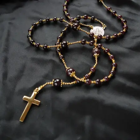 Garnet Capped Rosary Stainless Steel Silvi Simberg KOSMOS 2